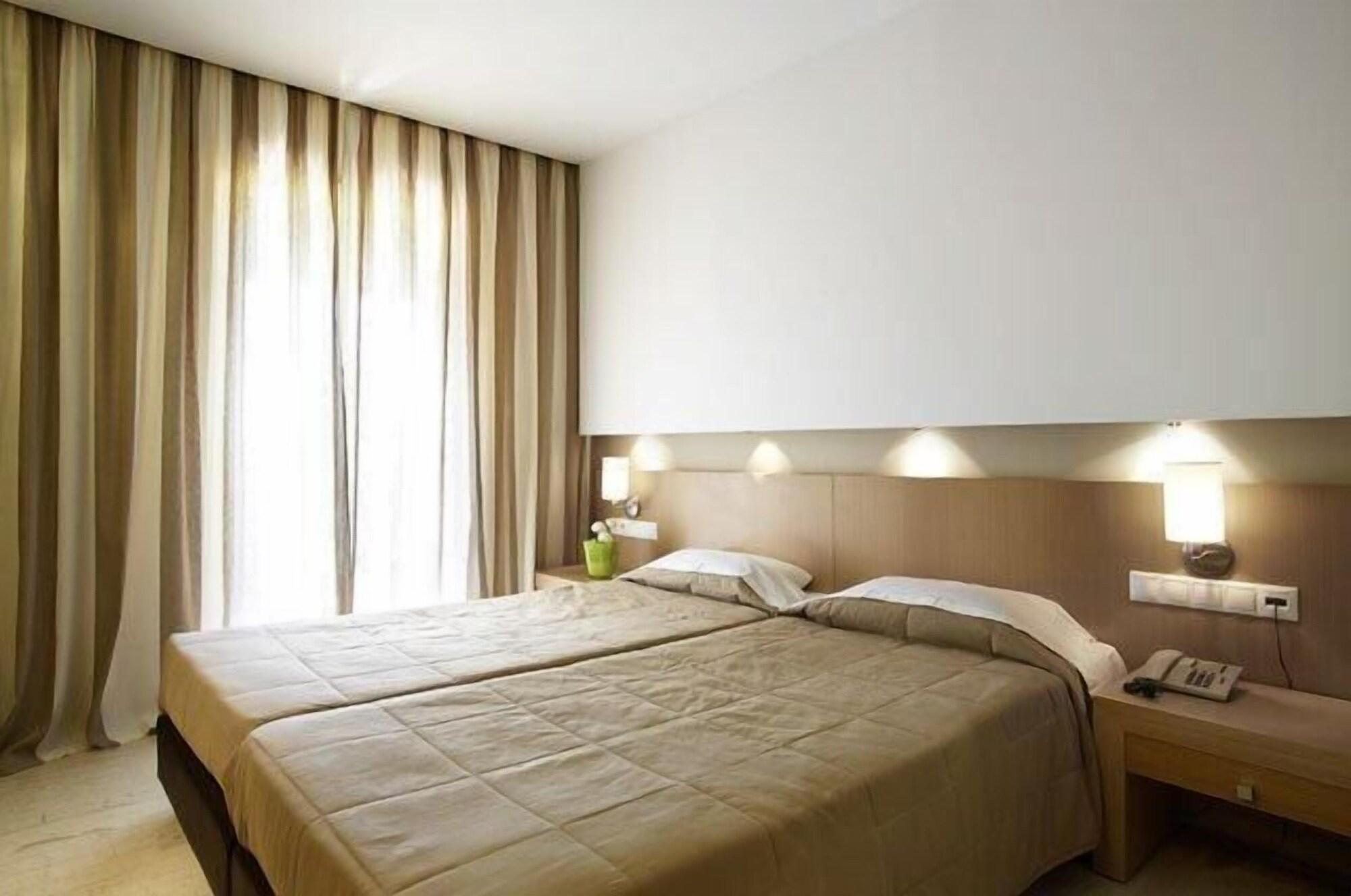 Astoria Hotel 트롤로스 외부 사진